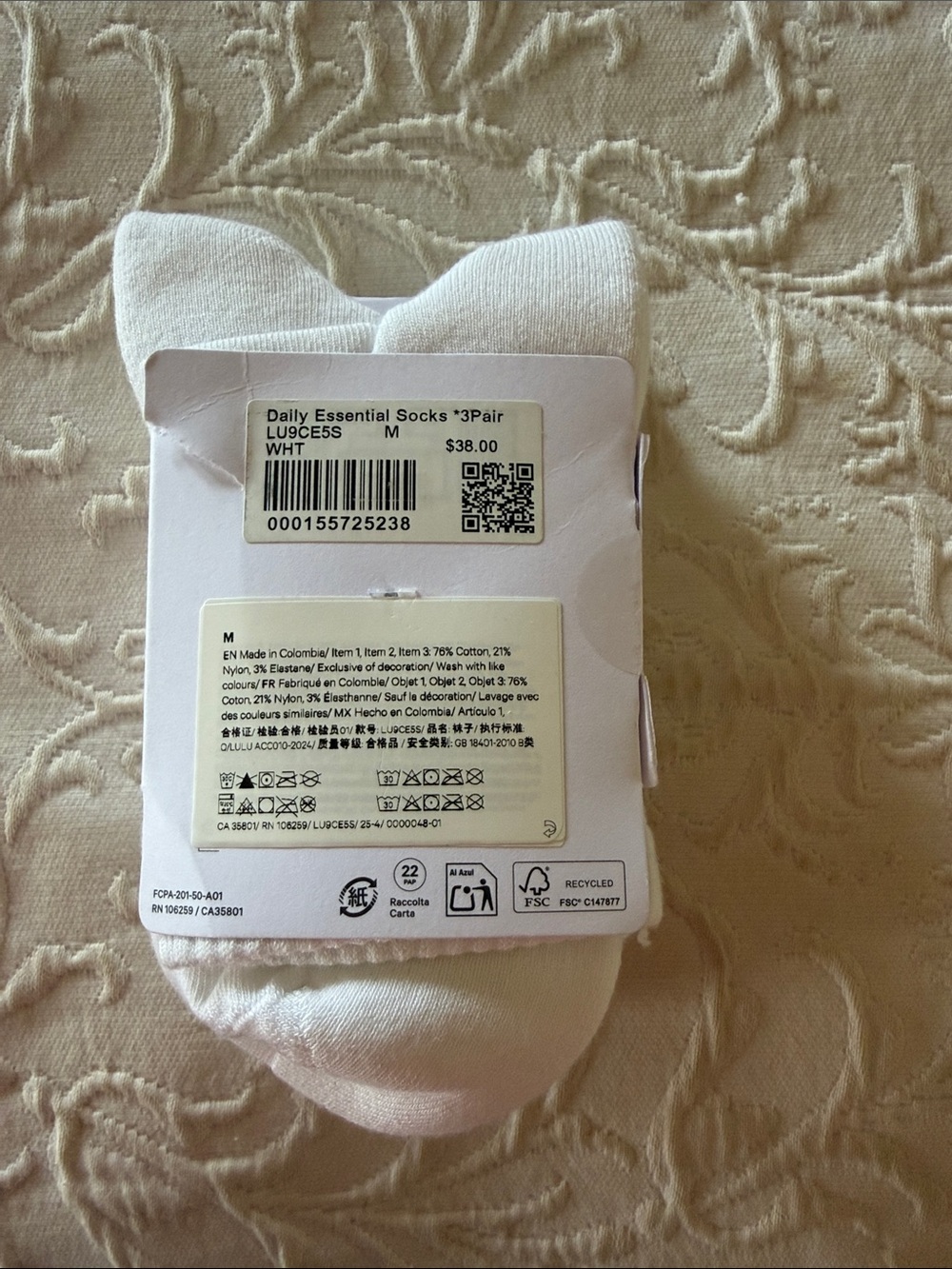 NWT lululemon athletica Daily Essential Socks - White (3 Pairs) - Picture 3 of 3